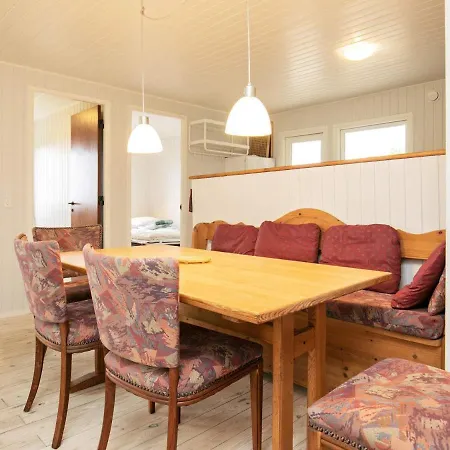 6 Person In Nyaraló *